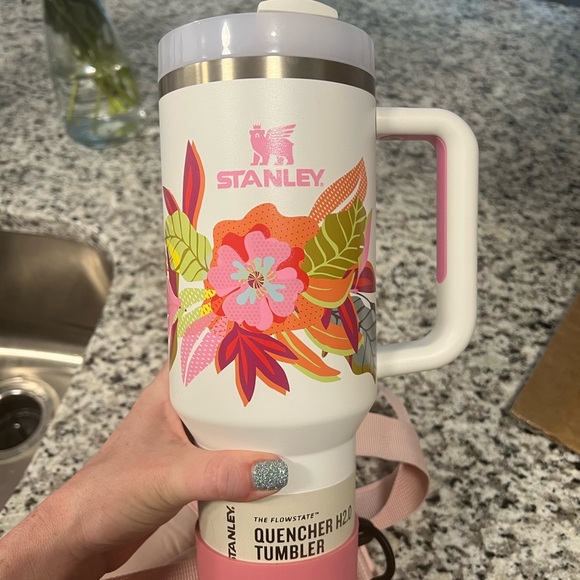Stanley White and Pink Floral Quencher H2.0 Tumbler 40 oz - Picture 6 of 11